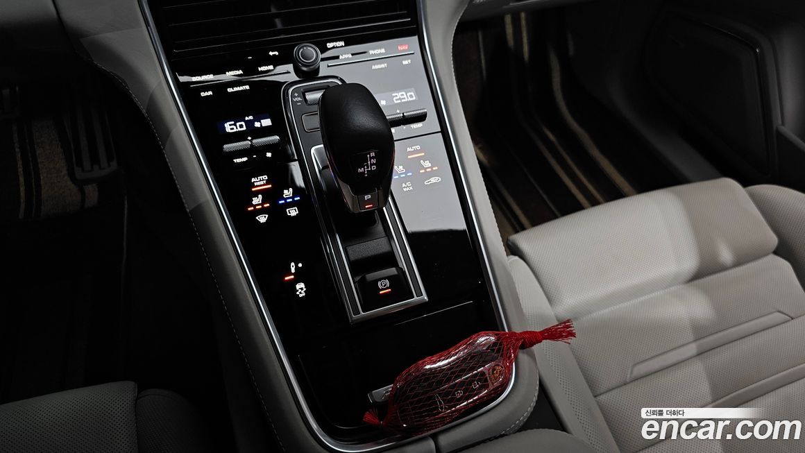 Porsche Panamera 2021