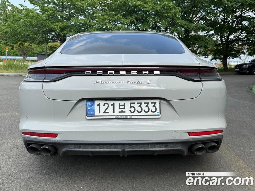 Porsche Panamera 2021