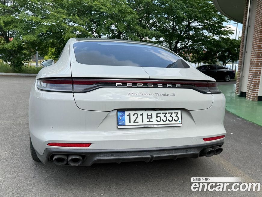 Porsche Panamera 2021