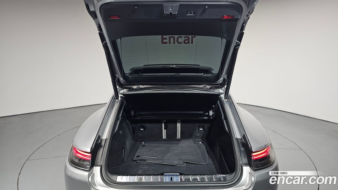 Porsche Panamera 2021