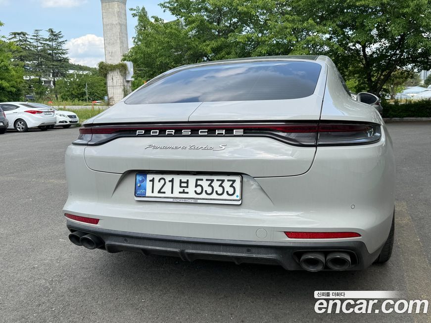 Porsche Panamera 2021