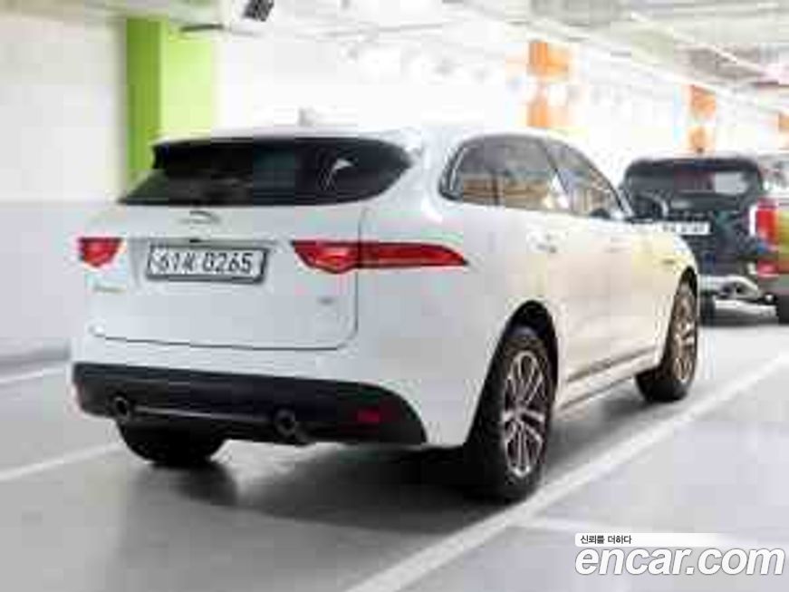 Jaguar F-PACE 2017