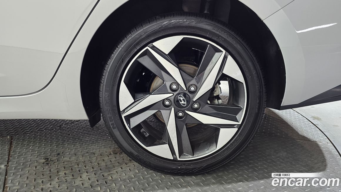 Hyundai AVANTE 2021