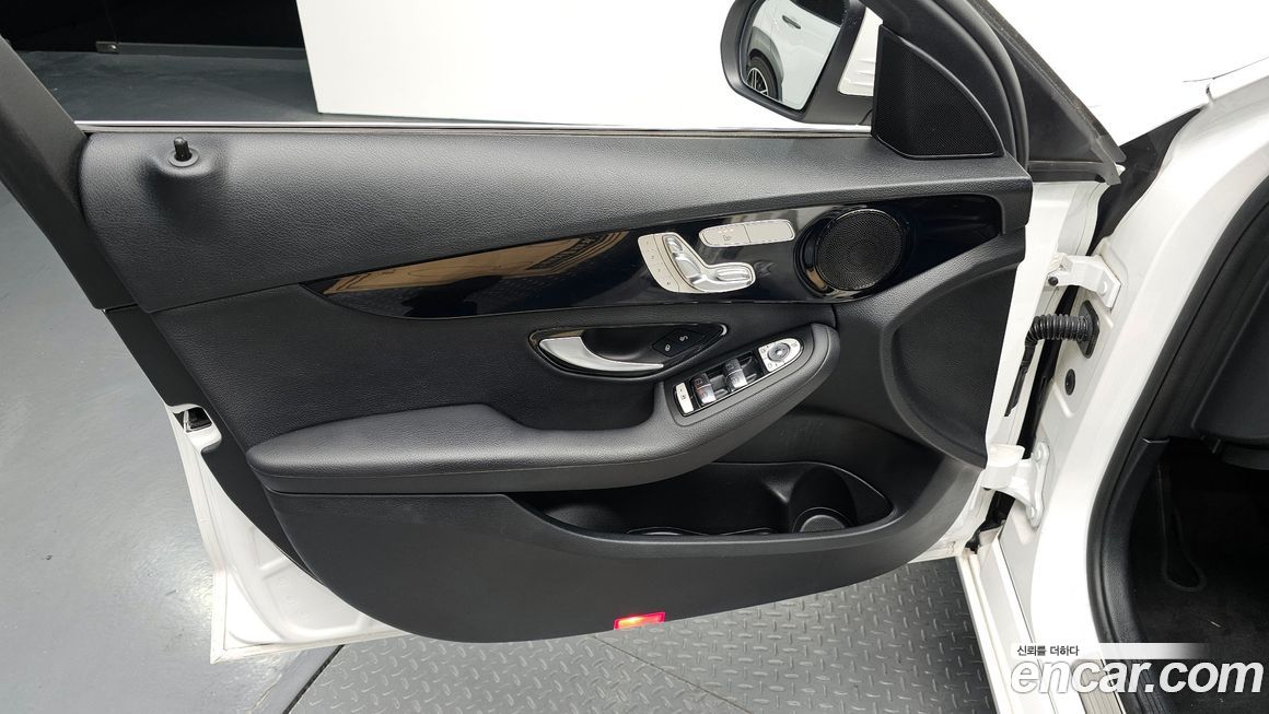 Mercedes-Benz C-Class 2020