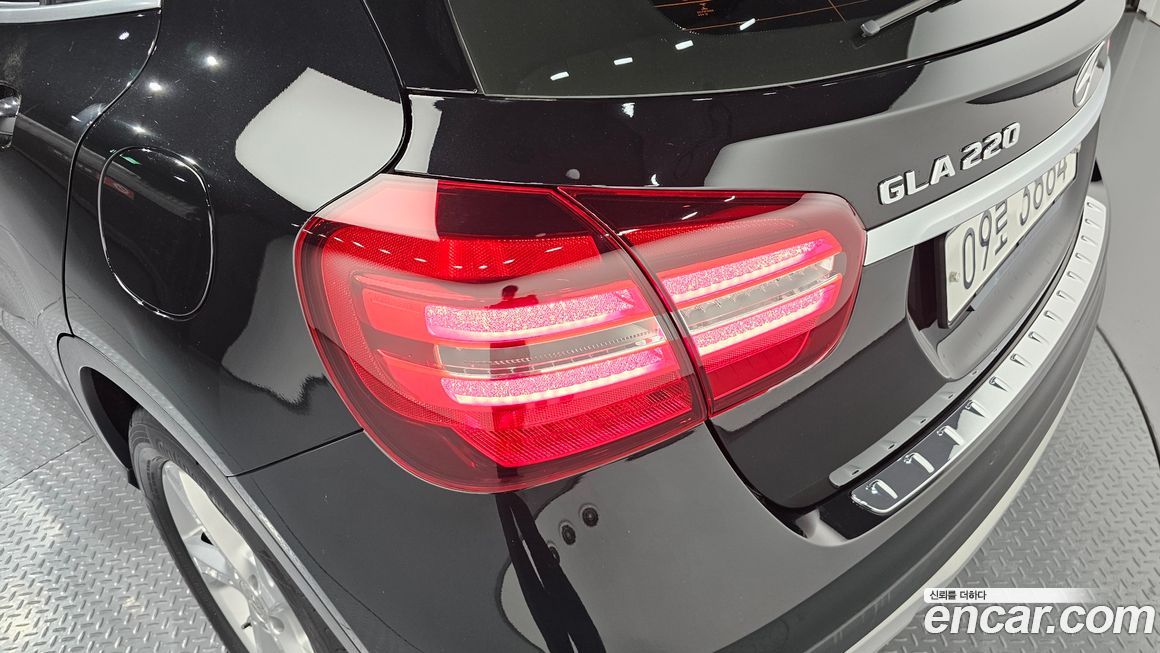 Mercedes-Benz GLA-Class 2019