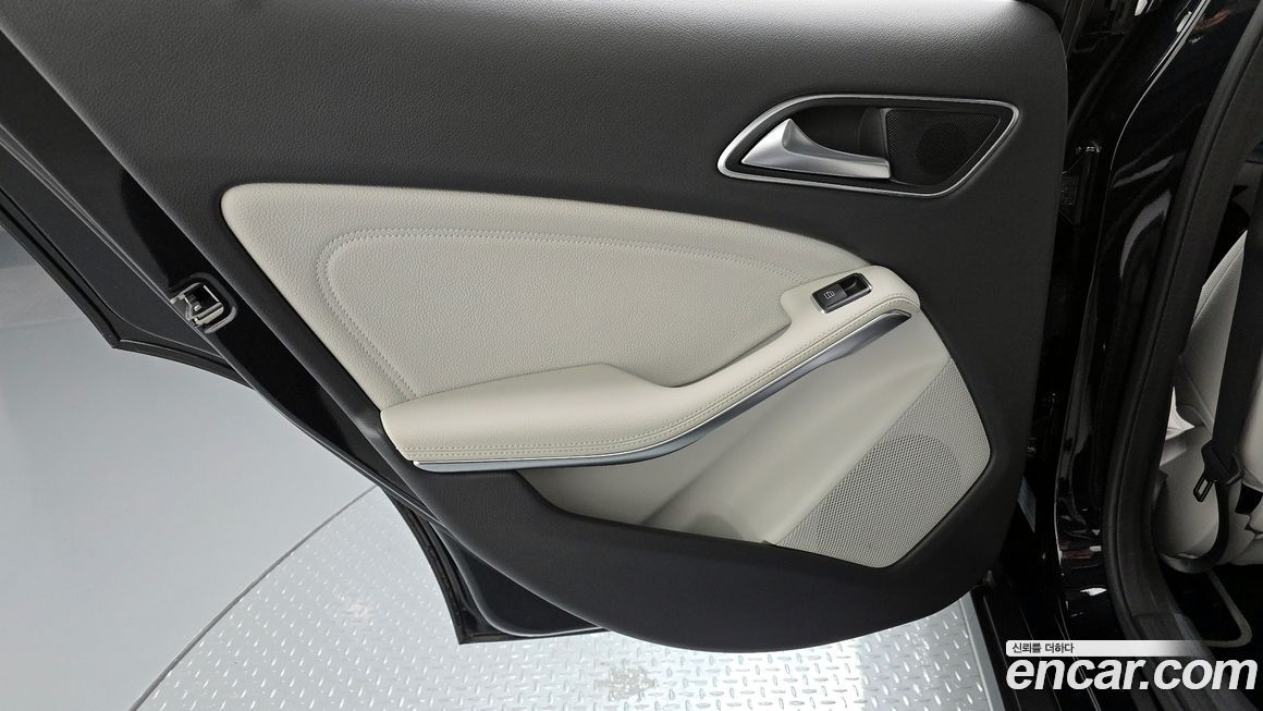 Mercedes-Benz GLA-Class 2019