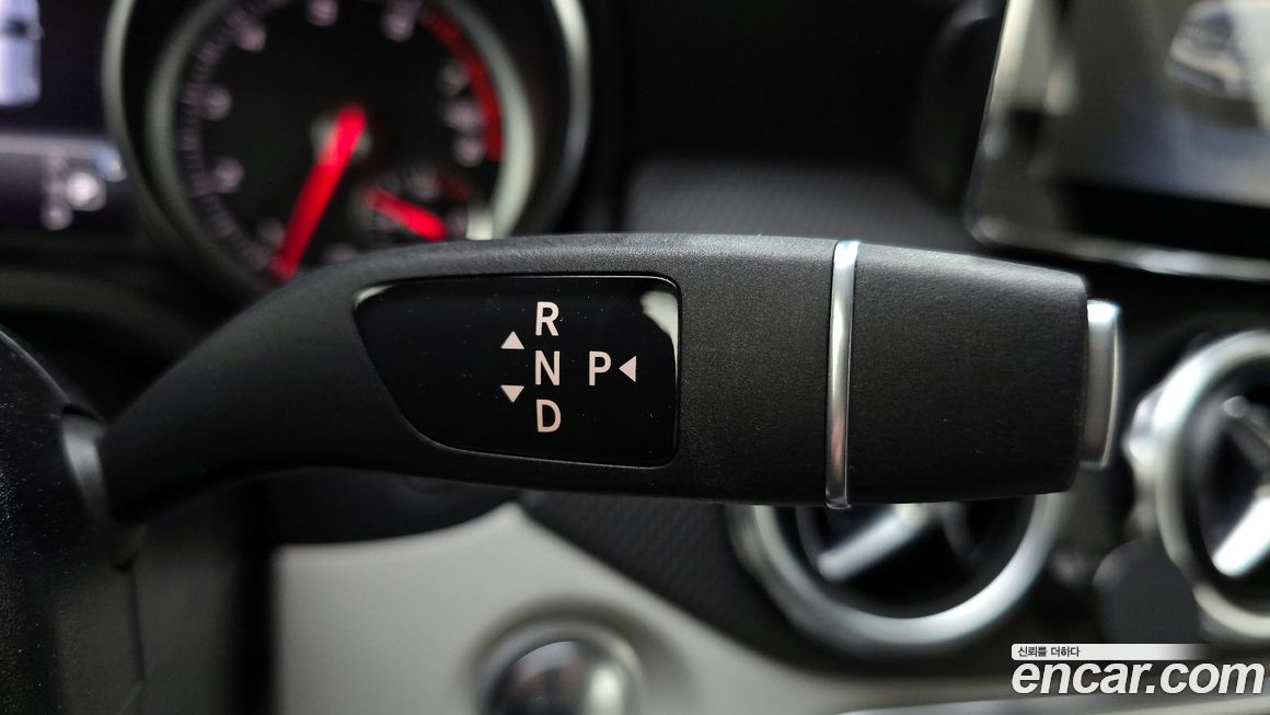 Mercedes-Benz GLA-Class 2019