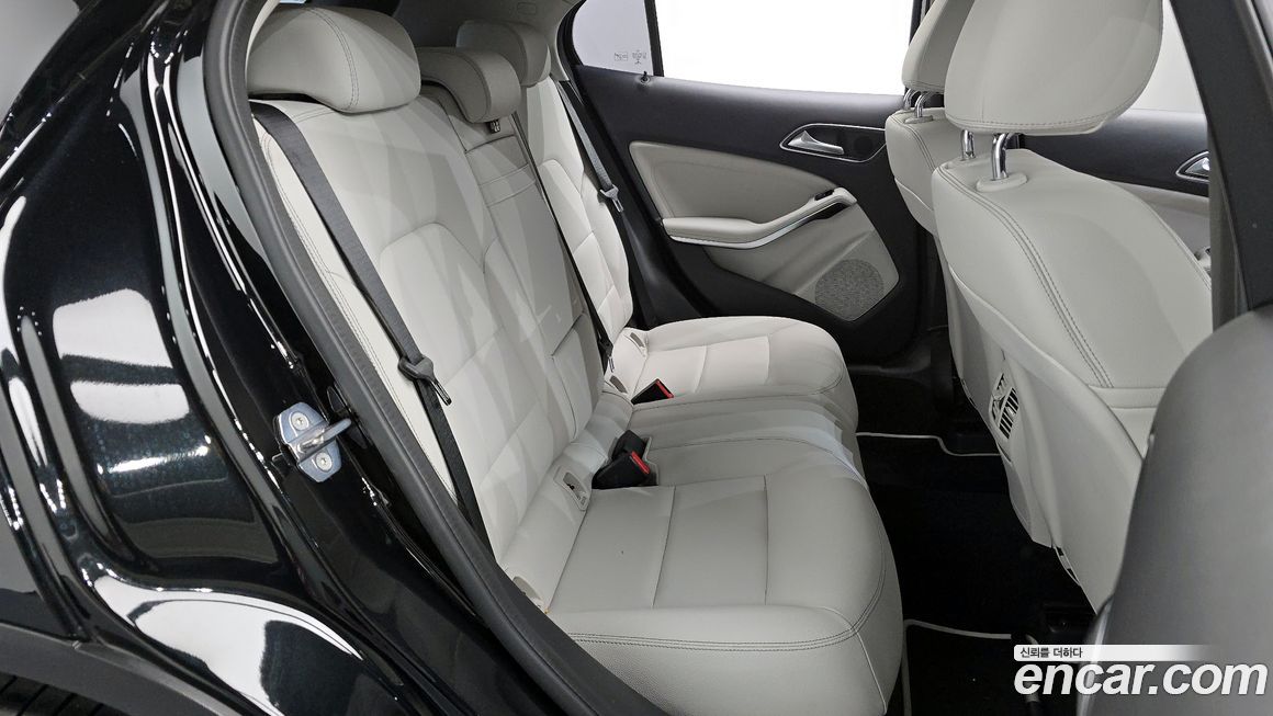 Mercedes-Benz GLA-Class 2019