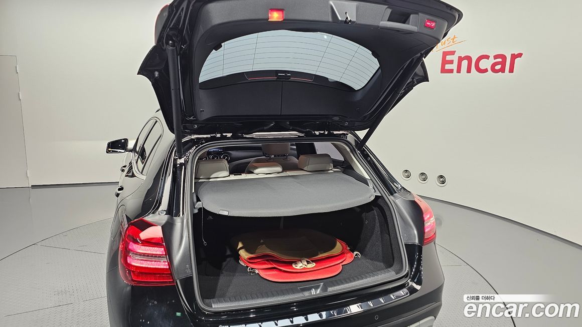 Mercedes-Benz GLA-Class 2019