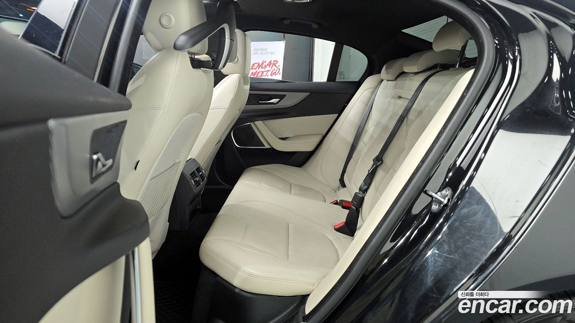 Jaguar XE 2020