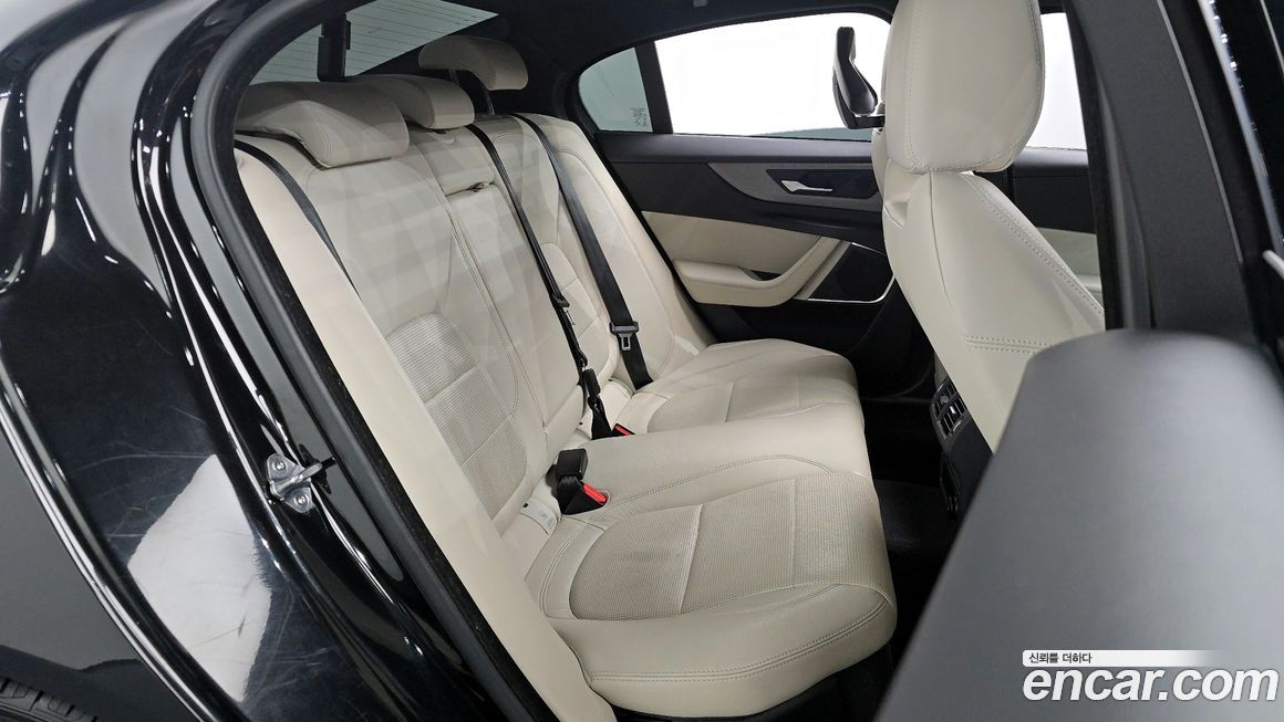 Jaguar XE 2020