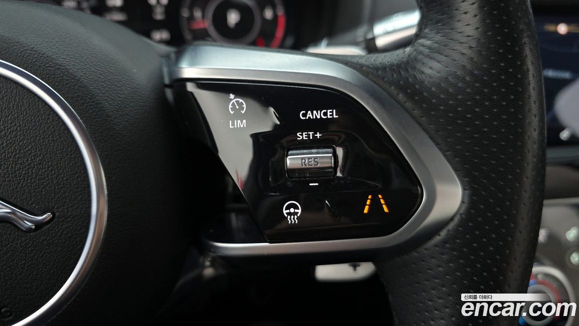 Jaguar XE 2020