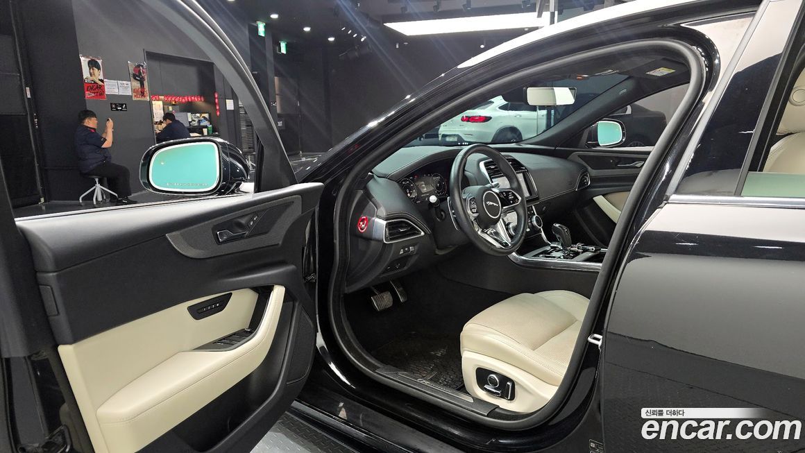 Jaguar XE 2020