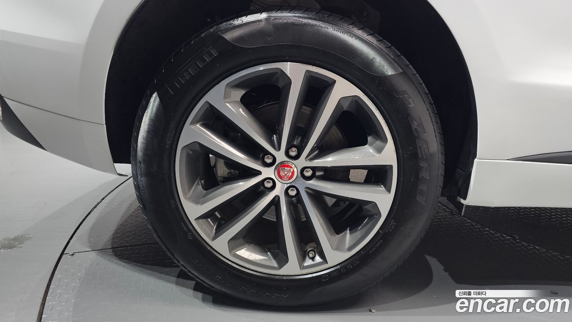 Jaguar F-PACE 2019