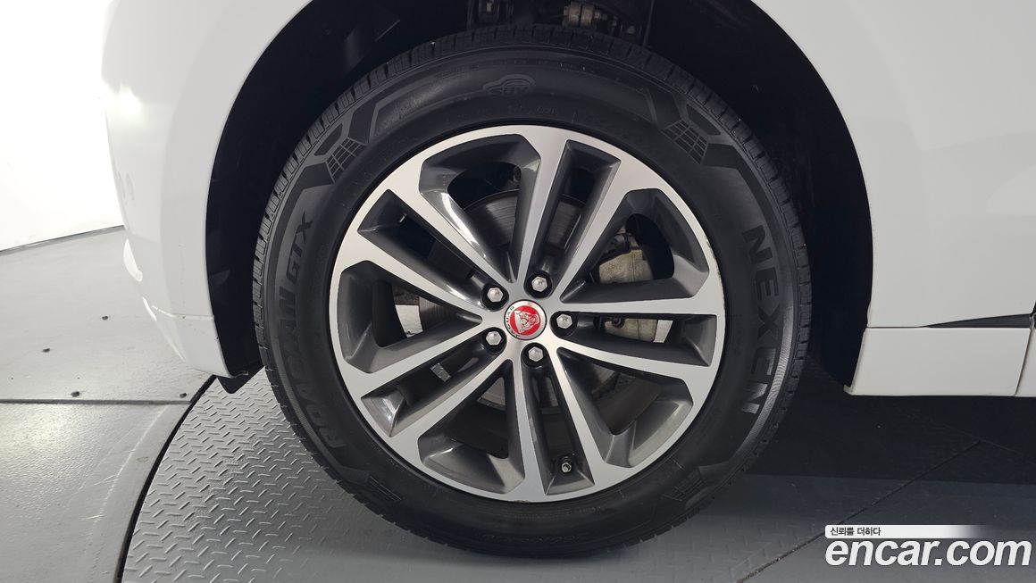 Jaguar F-PACE 2019