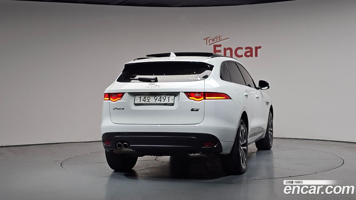 Jaguar F-PACE 2019
