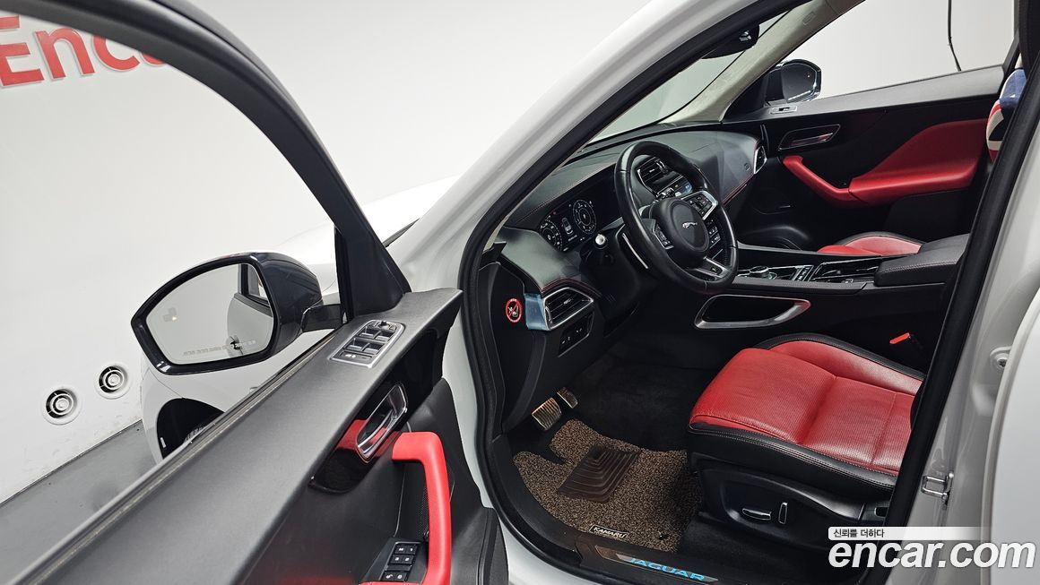 Jaguar F-PACE 2019