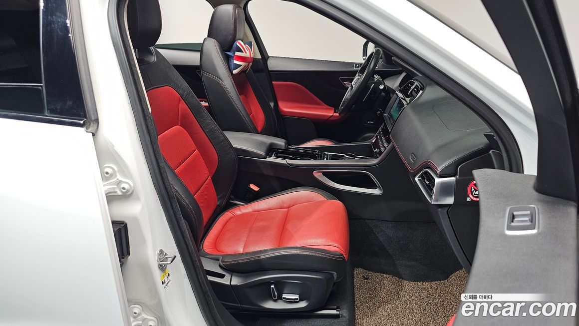 Jaguar F-PACE 2019
