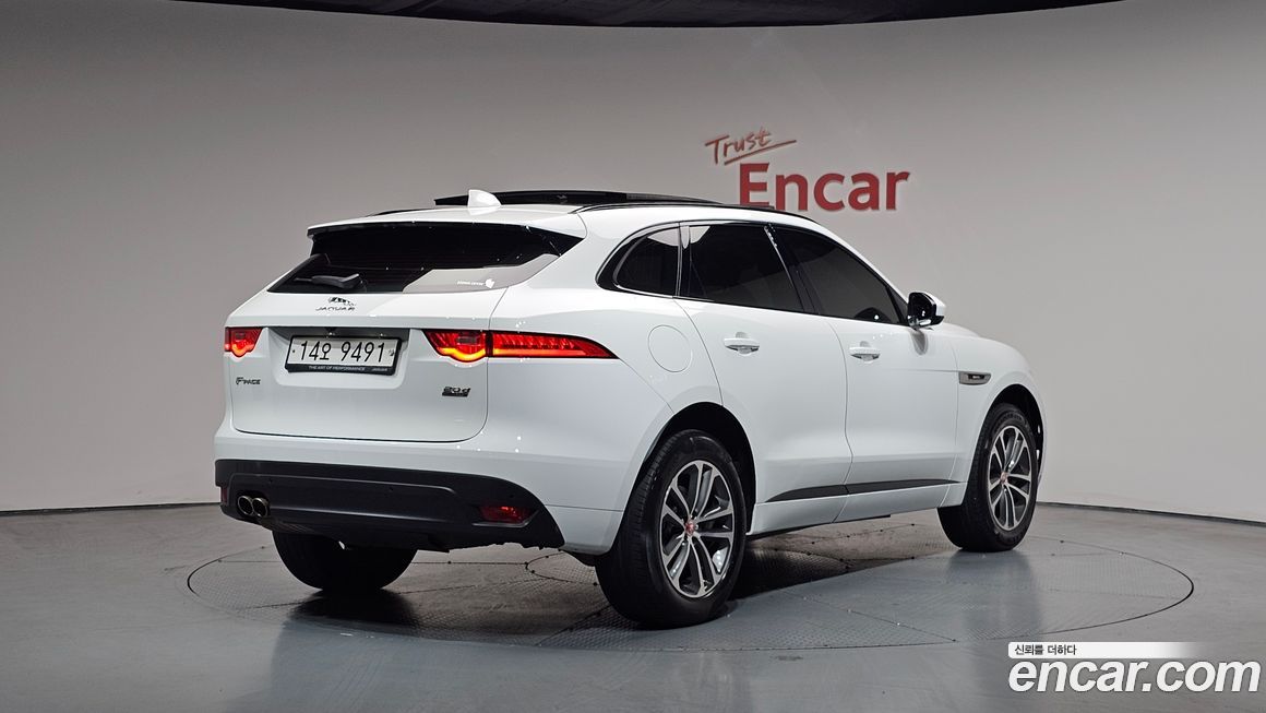 Jaguar F-PACE 2019