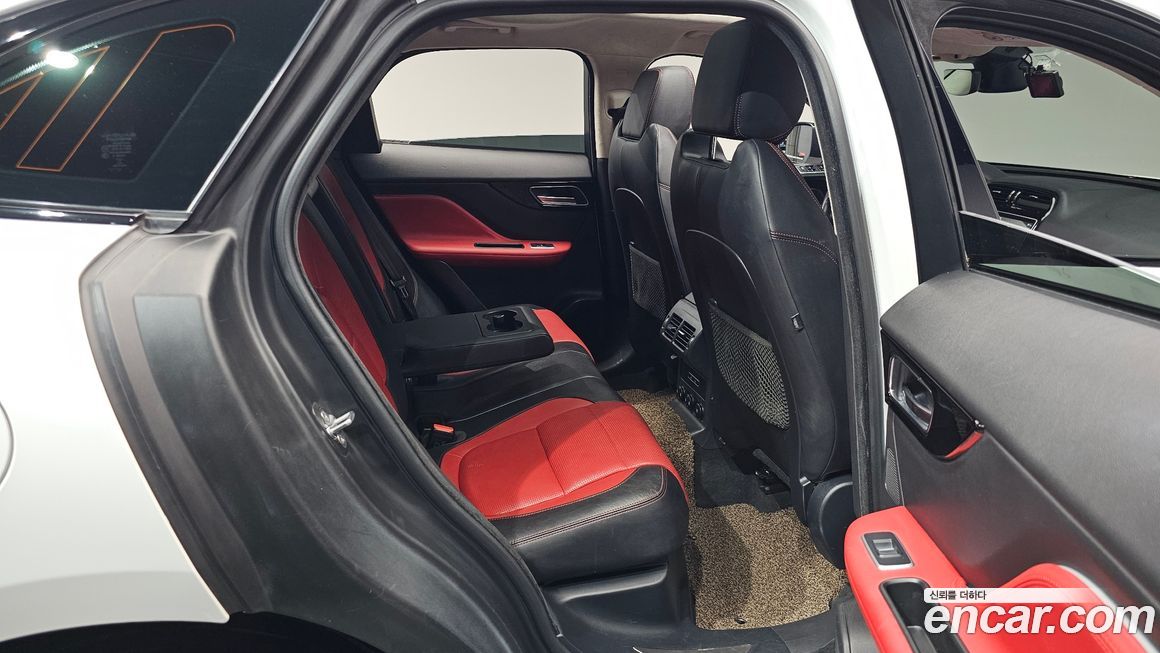 Jaguar F-PACE 2019