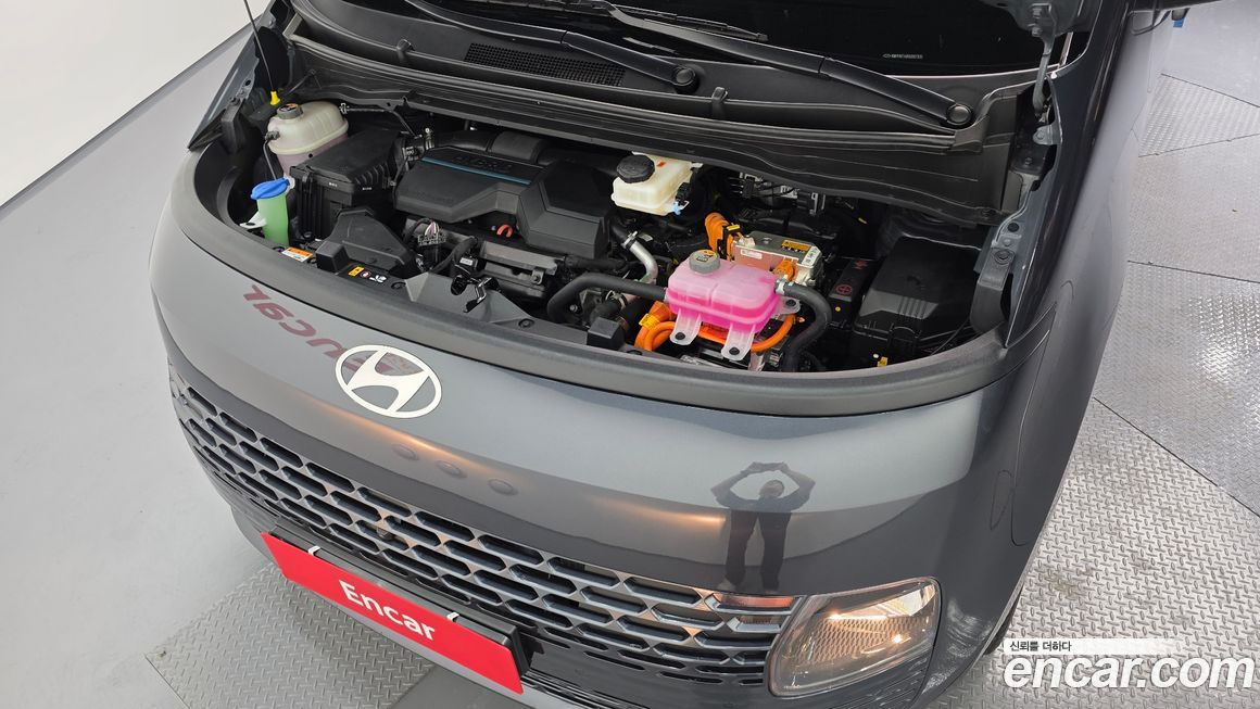 Hyundai Staria 2025