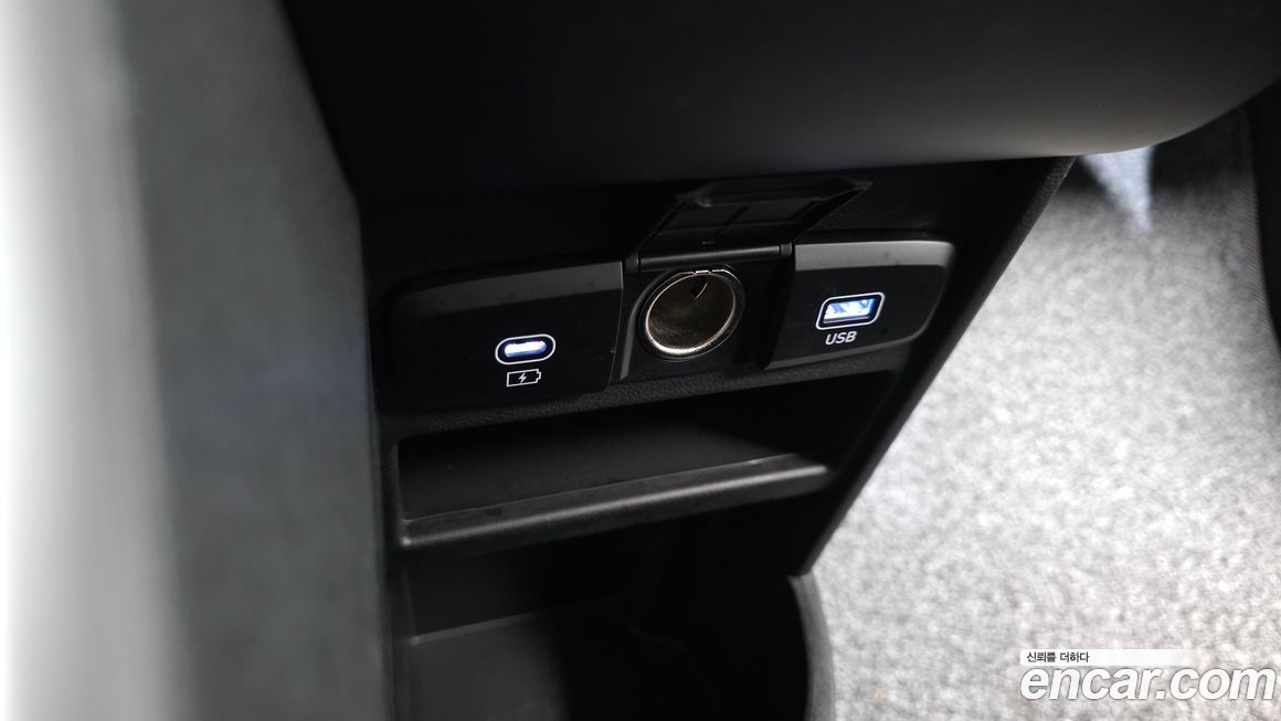 Hyundai Staria 2025