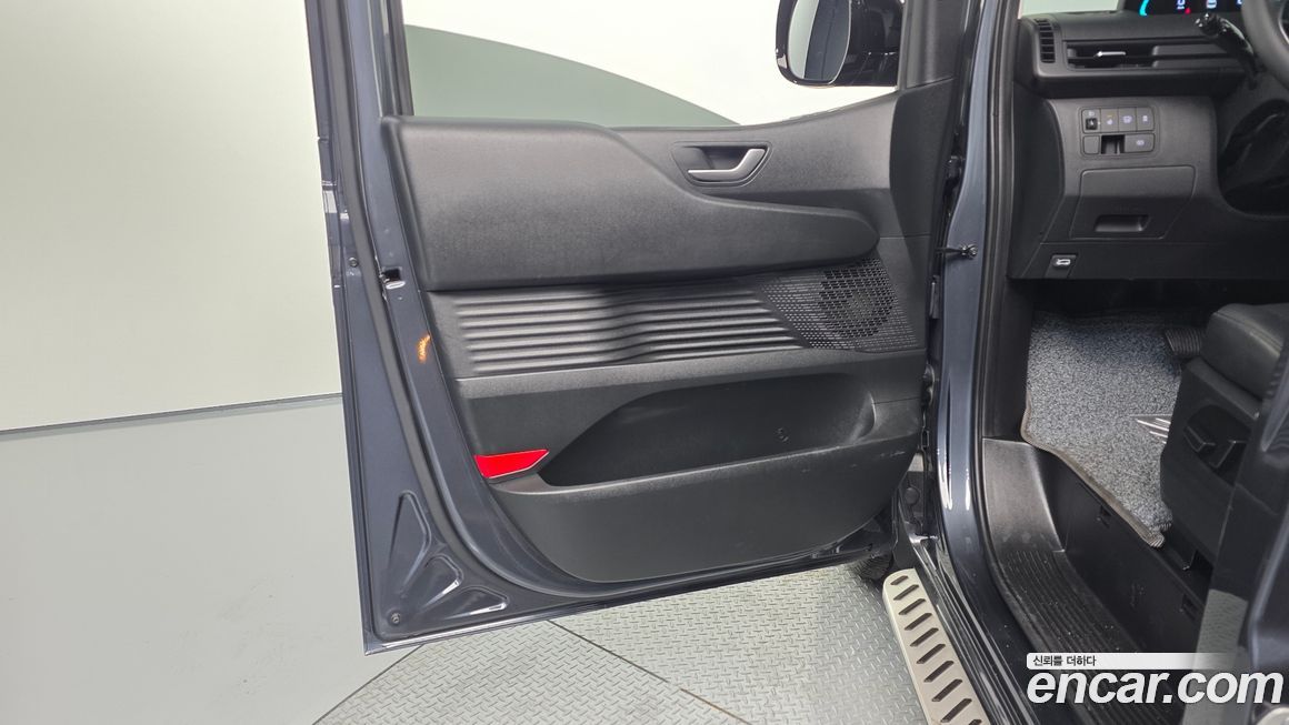 Hyundai Staria 2025