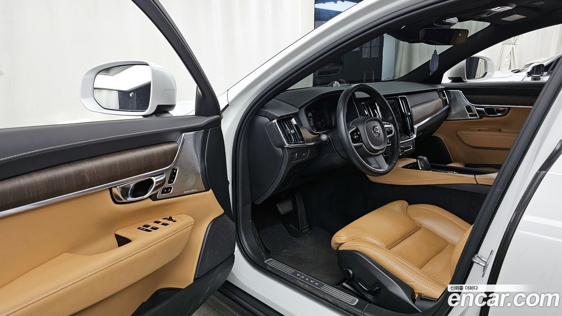 Volvo V90 2021