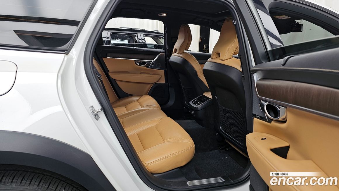 Volvo V90 2021