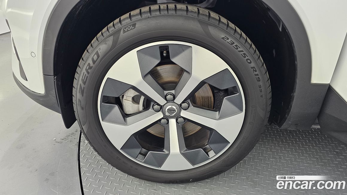 Volvo XC40 2025