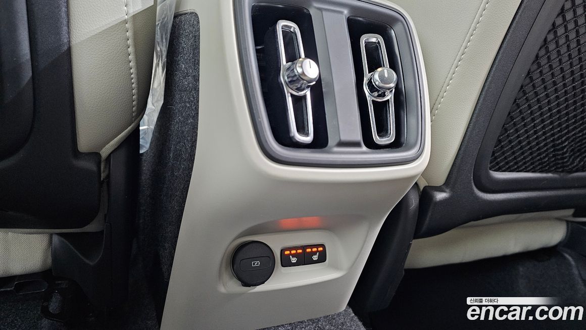Volvo XC40 2025