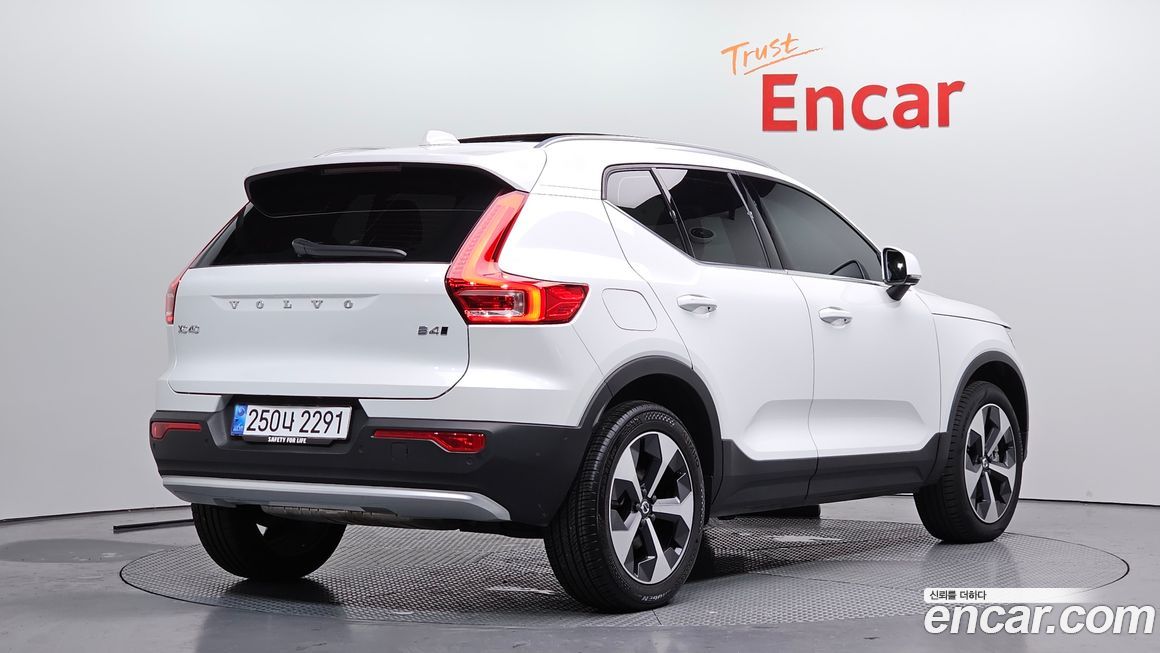 Volvo XC40 2025