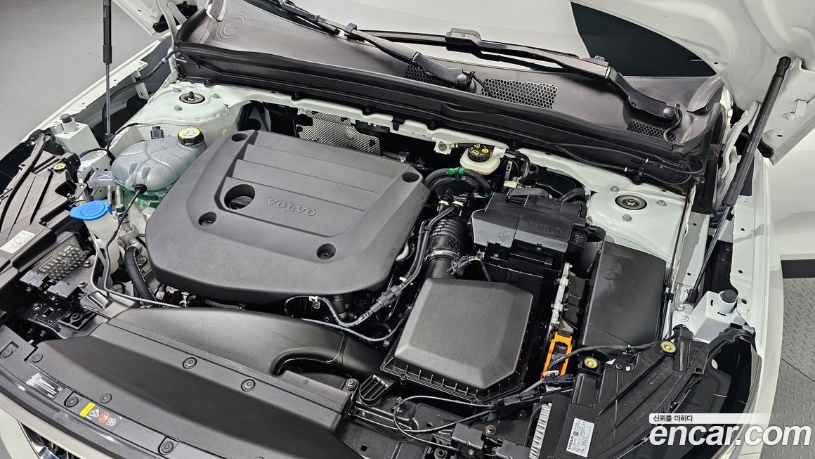 Volvo XC40 2025