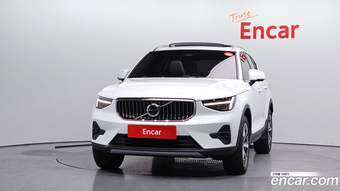 Volvo XC40 2025