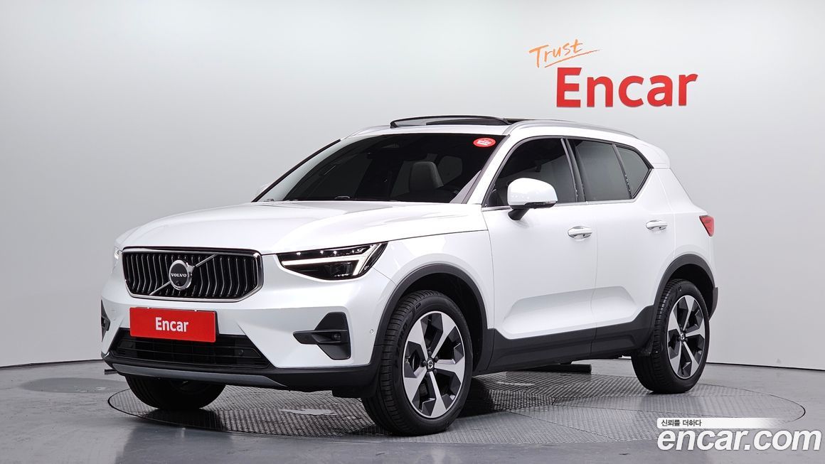 Volvo XC40 2025