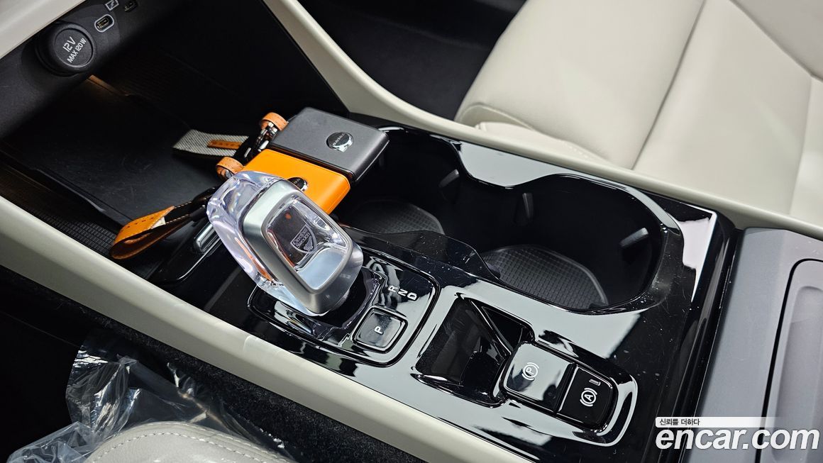 Volvo XC40 2025