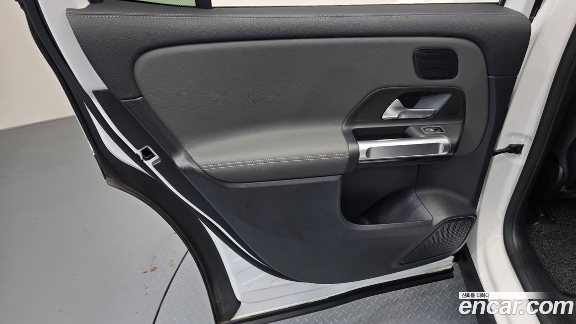 Mercedes-Benz EQB 2024