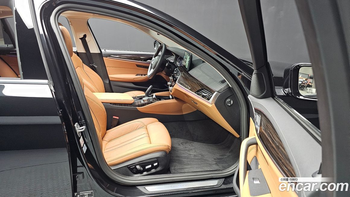 BMW 5-Series 2023