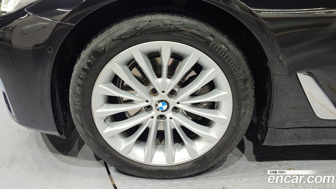 BMW 5-Series 2023