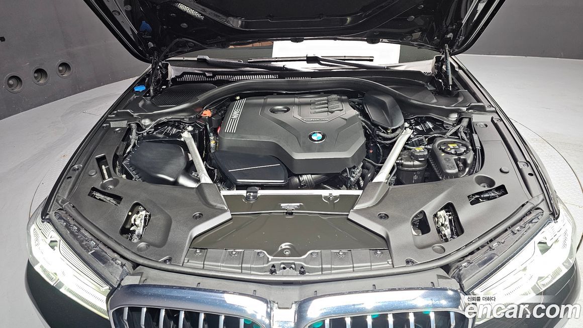 BMW 5-Series 2023