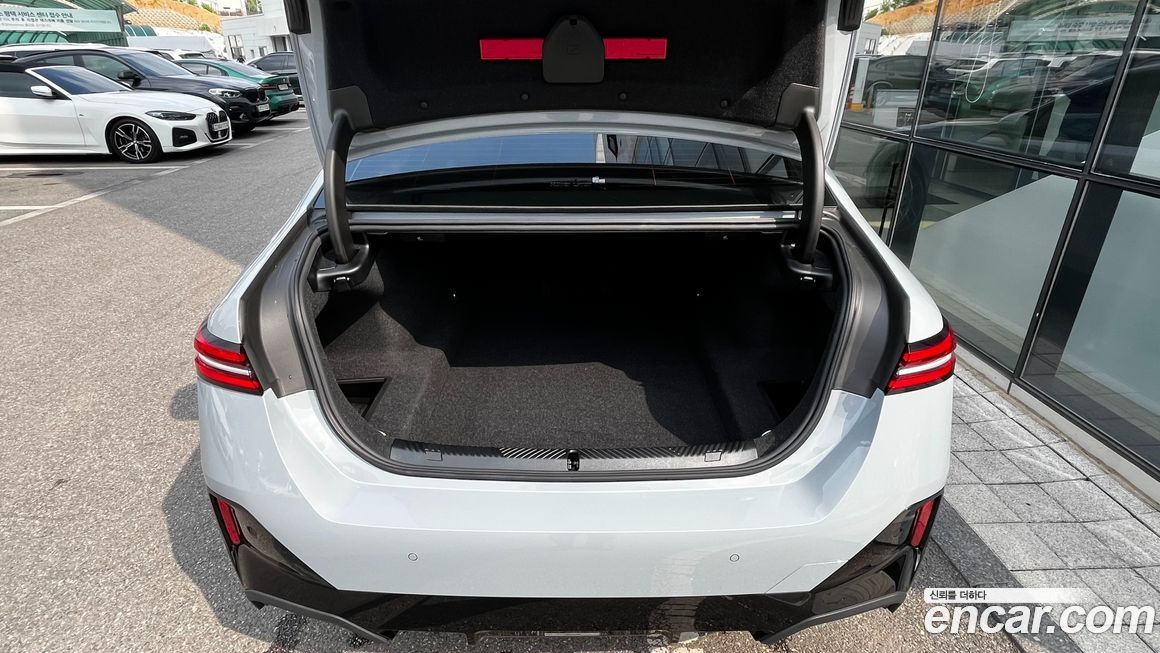 BMW 5-Series 2024