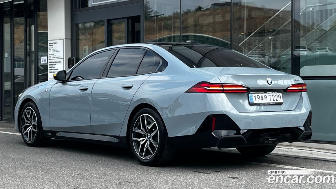 BMW 5-Series 2024