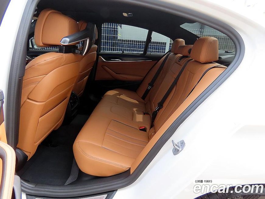 BMW 5-Series 2023