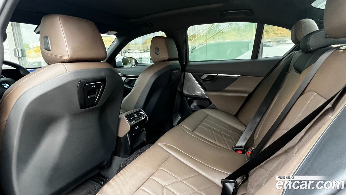 BMW 5-Series 2024