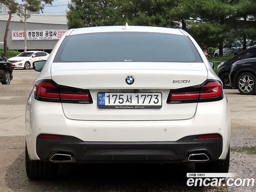 BMW 5-Series 2023
