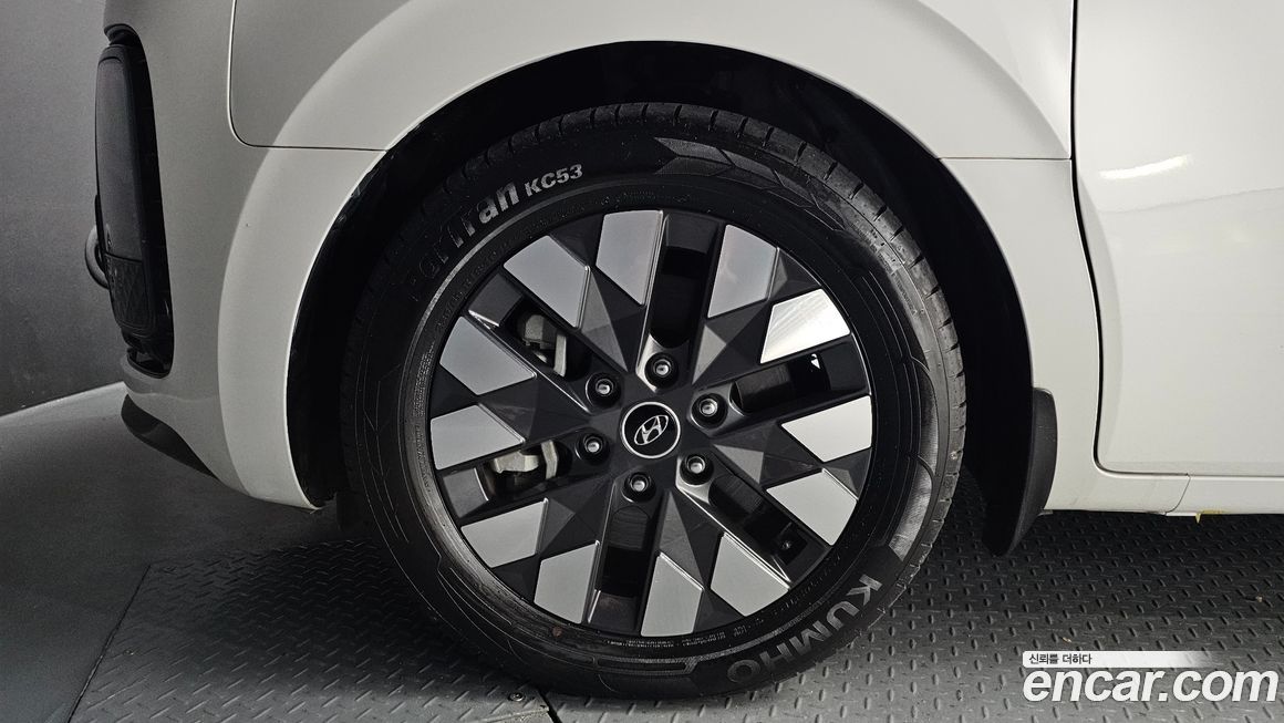 Hyundai Staria 2023