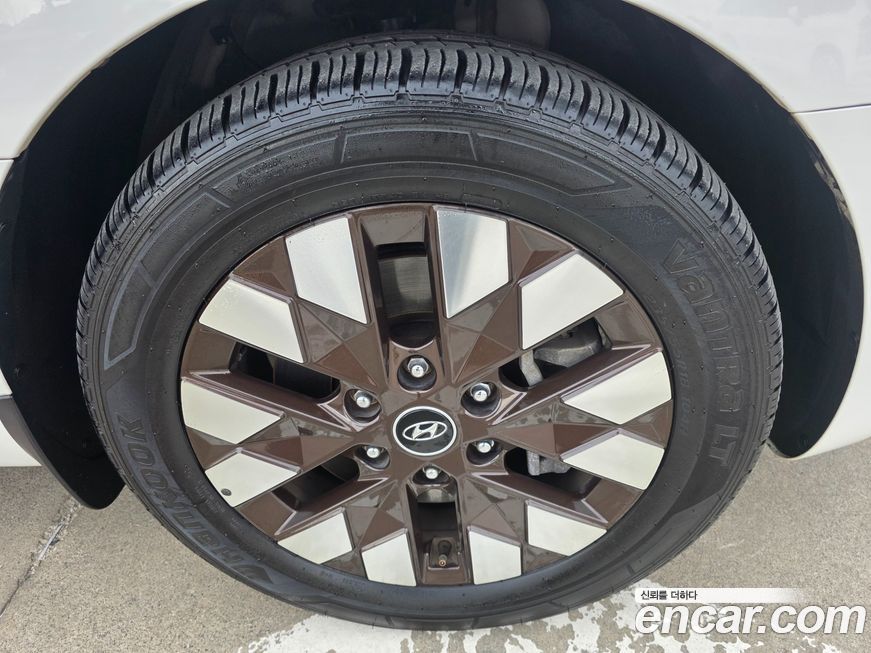 Hyundai Staria 2023