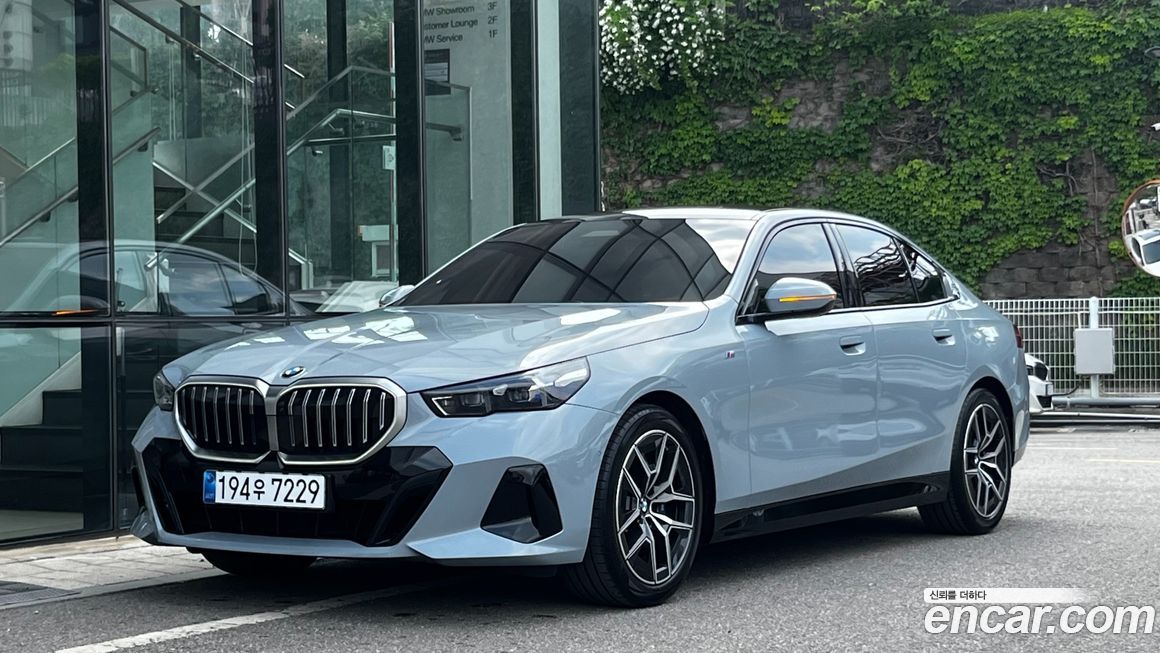 BMW 5-Series 2024