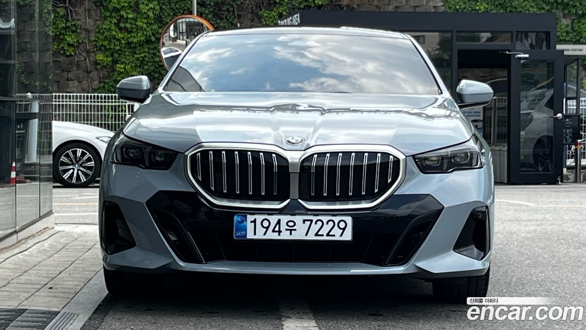 BMW 5-Series 2024