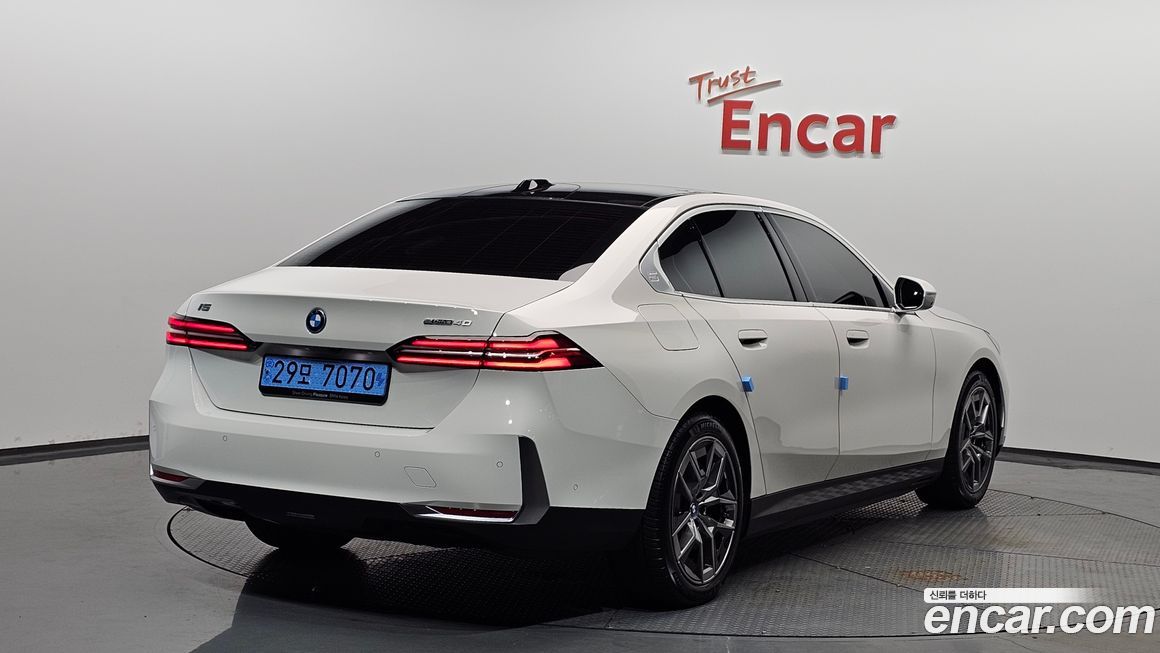 BMW i5 2024